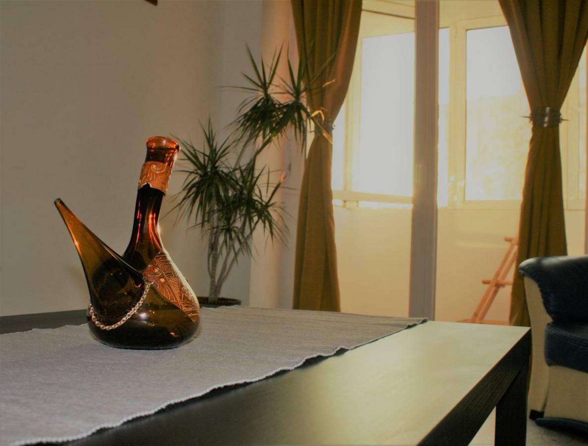 Casa Peterfi - Apartment With 3 Bedrooms And Spacious Living Room Târgu-Mureş Exteriör bild