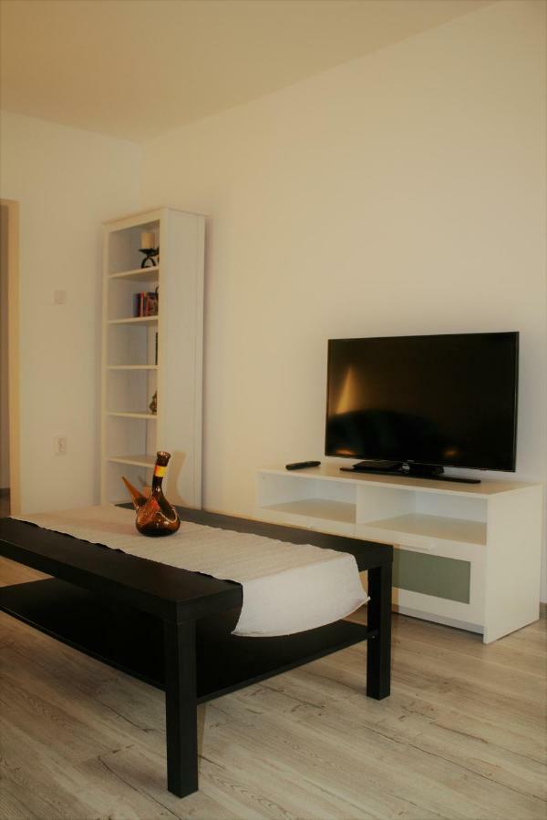 Casa Peterfi - Apartment With 3 Bedrooms And Spacious Living Room Târgu-Mureş Exteriör bild