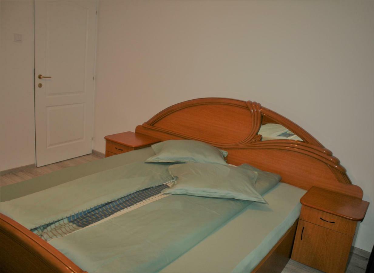 Casa Peterfi - Apartment With 3 Bedrooms And Spacious Living Room Târgu-Mureş Exteriör bild