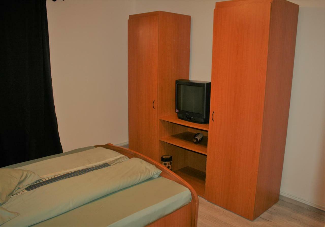 Casa Peterfi - Apartment With 3 Bedrooms And Spacious Living Room Târgu-Mureş Exteriör bild