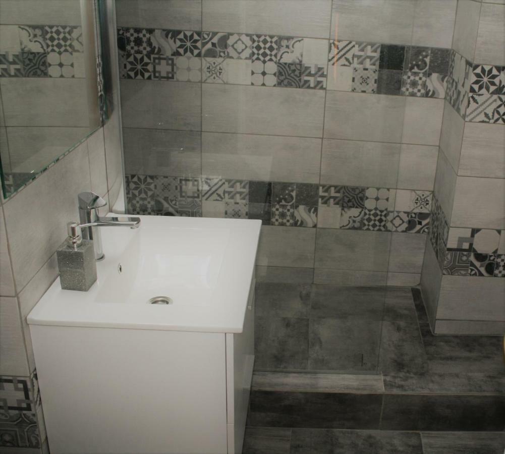 Casa Peterfi - Apartment With 3 Bedrooms And Spacious Living Room Târgu-Mureş Exteriör bild
