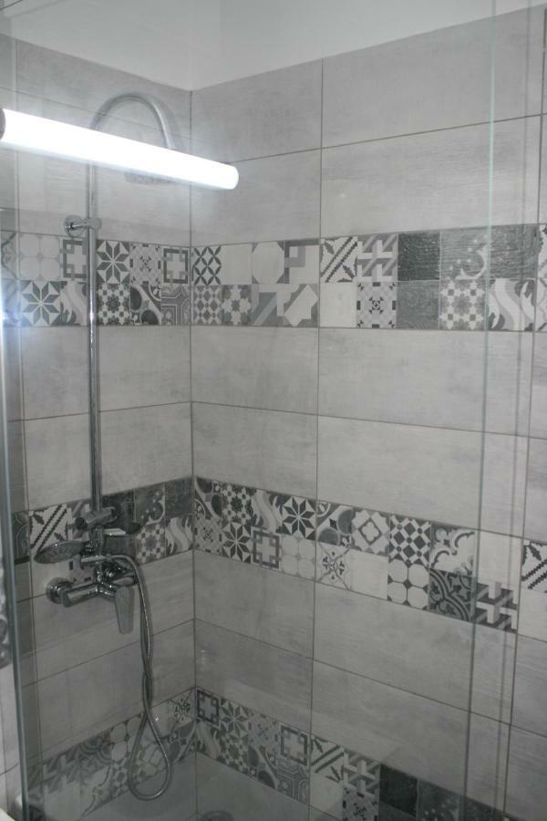 Casa Peterfi - Apartment With 3 Bedrooms And Spacious Living Room Târgu-Mureş Exteriör bild