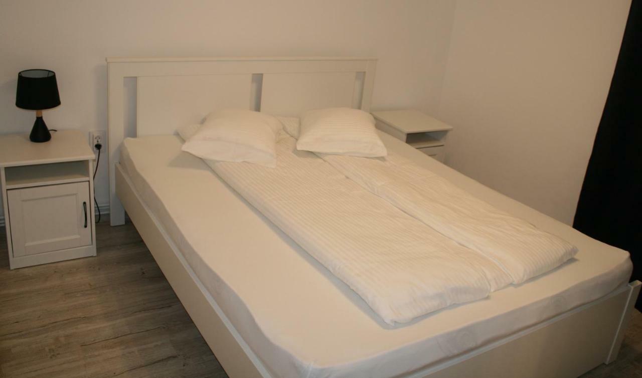 Casa Peterfi - Apartment With 3 Bedrooms And Spacious Living Room Târgu-Mureş Exteriör bild
