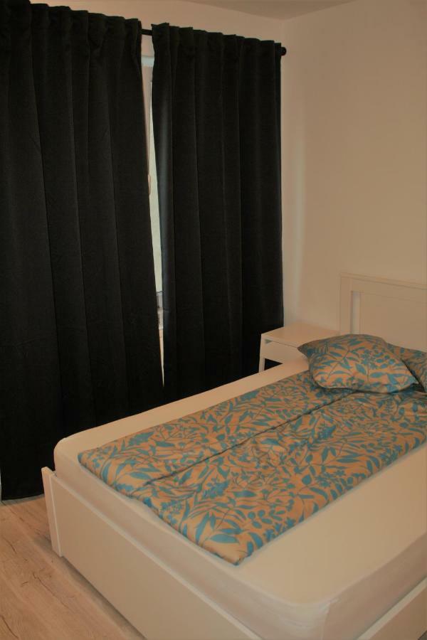 Casa Peterfi - Apartment With 3 Bedrooms And Spacious Living Room Târgu-Mureş Exteriör bild