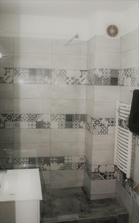Casa Peterfi - Apartment With 3 Bedrooms And Spacious Living Room Târgu-Mureş Exteriör bild