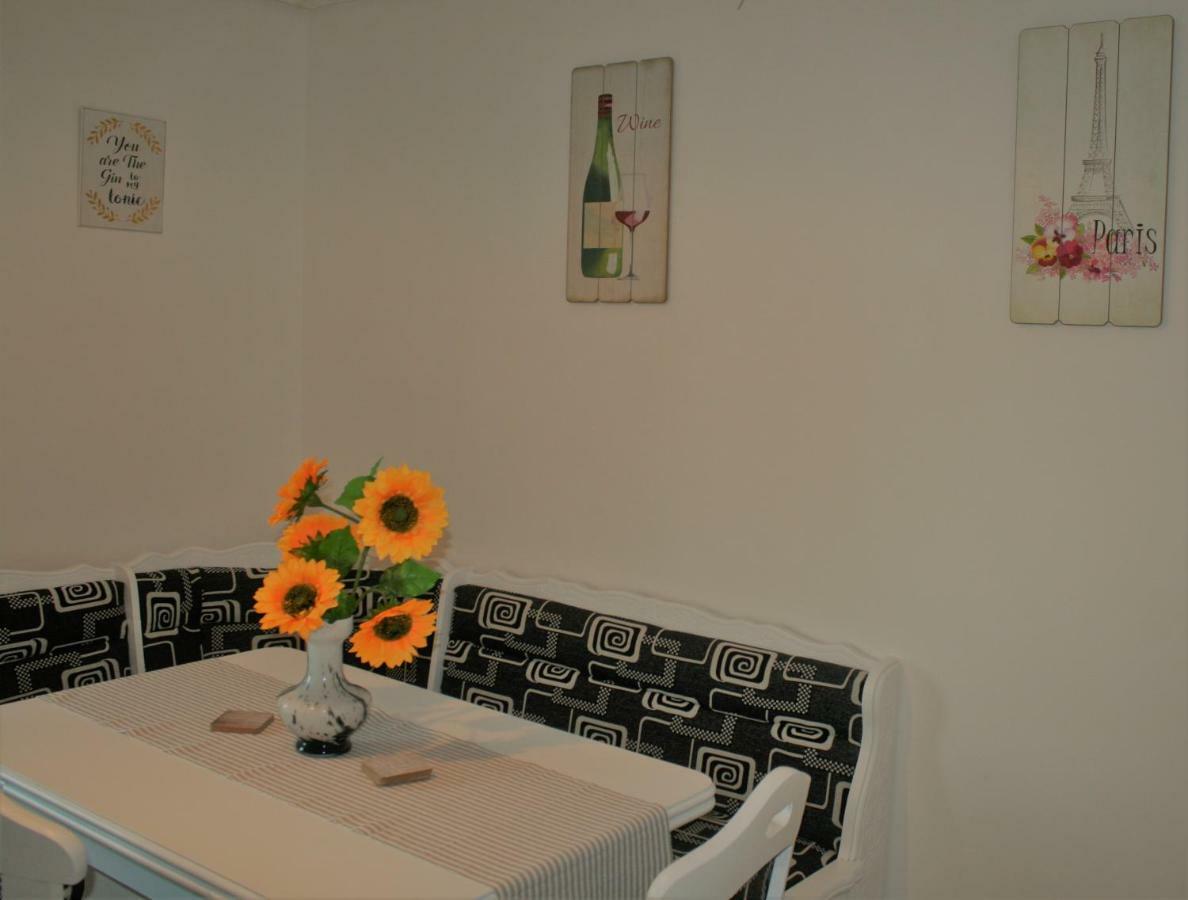 Casa Peterfi - Apartment With 3 Bedrooms And Spacious Living Room Târgu-Mureş Exteriör bild